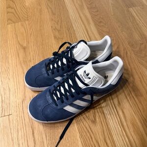 Adidas Gazelle Navy and White Athletic Shoes Men’s 7.5/Women’s 8.5.  Run big